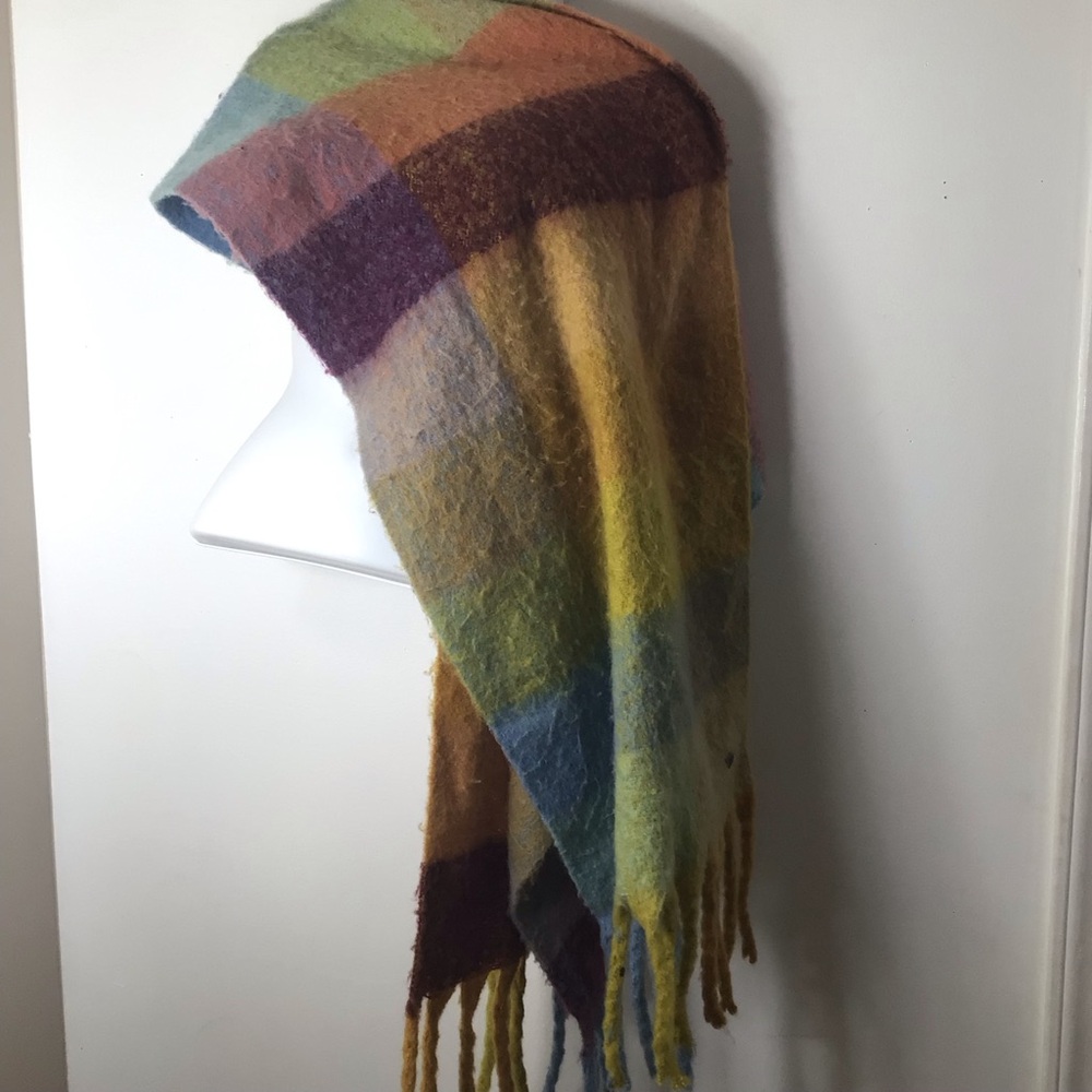 Acne studios scarf blanket women multicolor fringe
Striped Wool Scarf in Earth - Picture 5 of 8